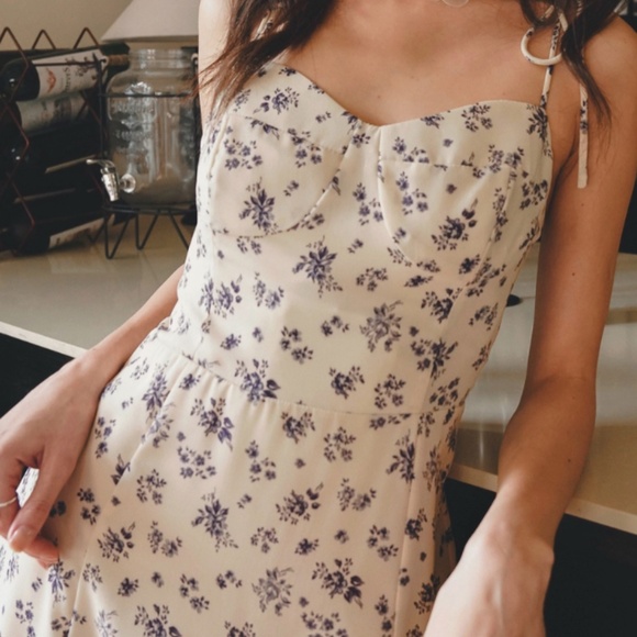 NWT Rosie Posie Floral Mini Dress with Tie Shoulder Straps - Picture 2 of 3